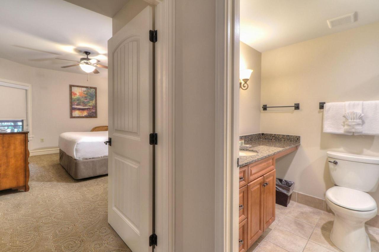 One Bedroom Riverview Condo One King,1237994311:JPEG